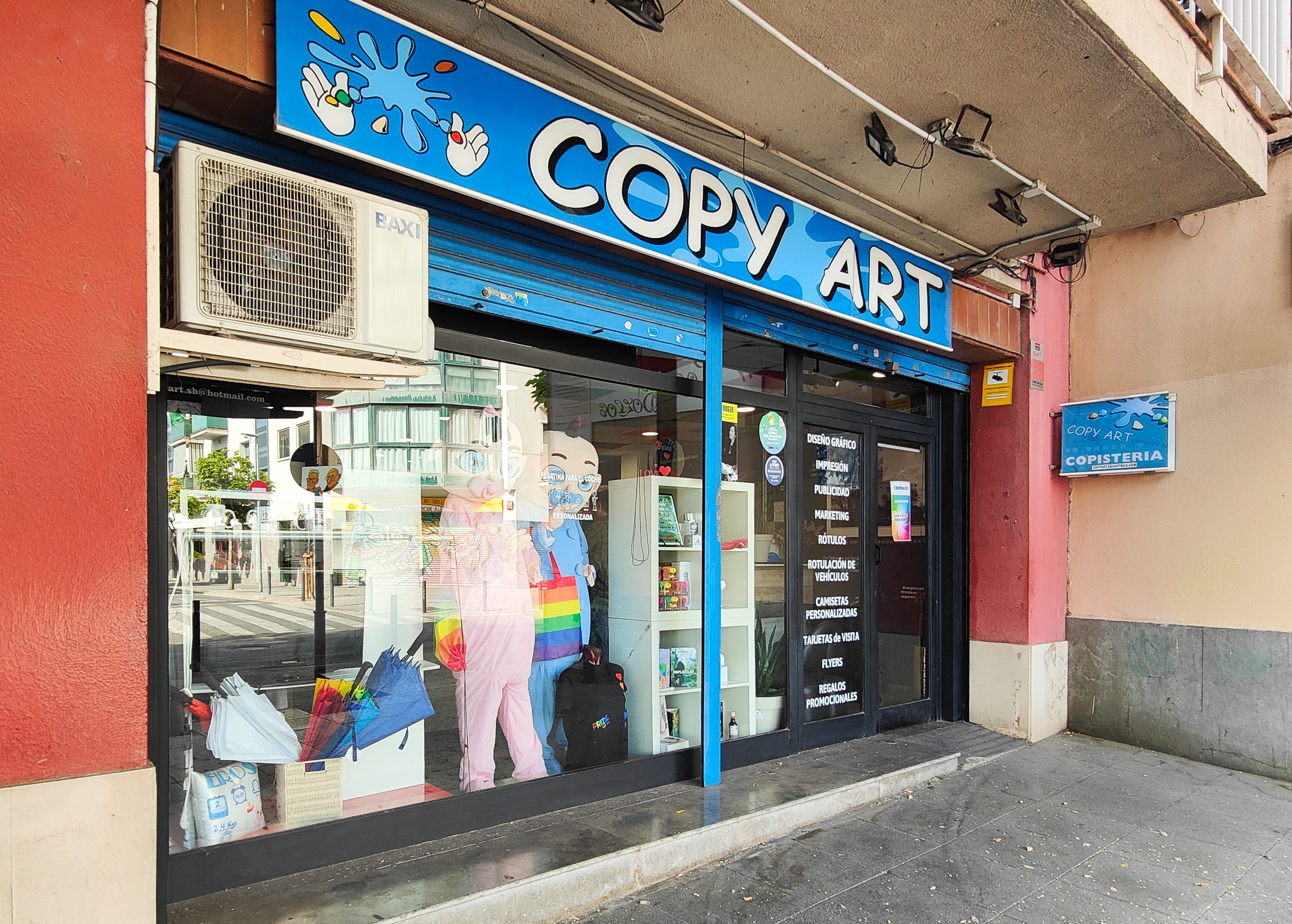 Fachada de la tienda Copy Art en Sant Boi de Llobregat